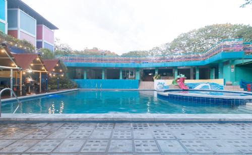 San Juan Hotel | RedDoorz @ Boondocks Cabins Resort