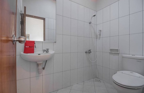 Lembang Hotel | RedDoorz @ Maribaya Street 2
