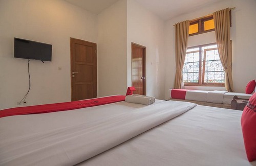 Lembang Hotel | RedDoorz @ Maribaya Street 2
