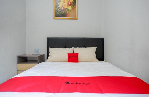 Colomadu Hotel | RedDoorz near Jalan Adi Sucipto Solo