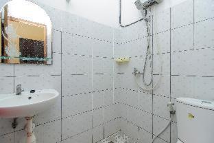 Manado City Centre House | RedDoorz near Jalan Wolter Monginsidi Manado