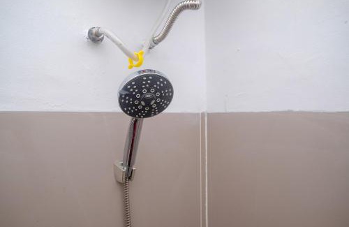 Baki Hotel | RedDoorz near Laweyan Gentan