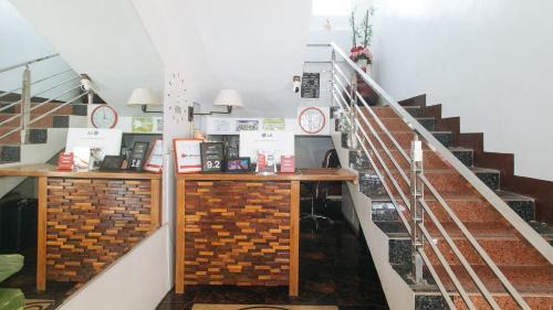Antipolo Hotel | RedDoorz near LRT 2 Antipolo Station
