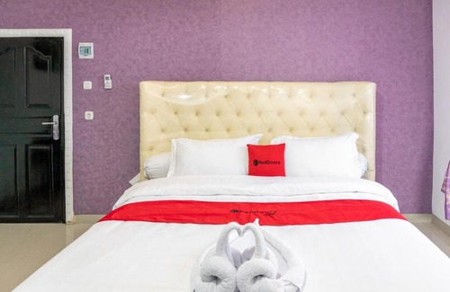 Medan House | RedDoorz near Manhattan Times Square Medan 2