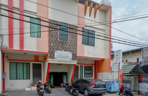 Parepare Hotel | RedDoorz near Monumen Habibi Ainun
