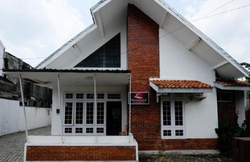 Purwokerto House | RedDoorz near Moro Mall Purwokerto