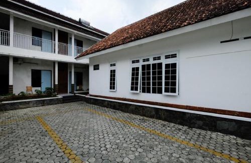 Purwokerto House | RedDoorz near Moro Mall Purwokerto