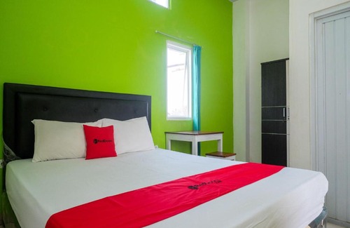 Grogol House | RedDoorz near Pakuwon Mall Solo Baru