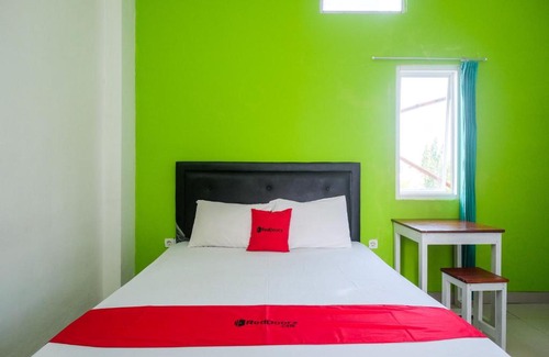 Grogol House | RedDoorz near Pakuwon Mall Solo Baru