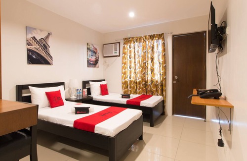 Bacolod Hotel | RedDoorz Plus @ Diola Villamonte Bacolod