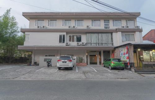 Balikpapan Hotel | RedDoorz Plus near Sepinggan Airport 3 Balikpapan
