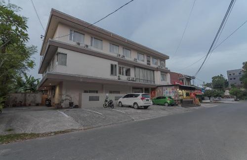 Balikpapan Hotel | RedDoorz Plus near Sepinggan Airport 3 Balikpapan