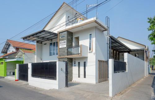 Tegal House | RedDoorz Plus Syariah near Stasiun Tegal 2