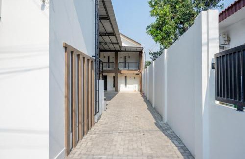 Tegal House | RedDoorz Plus Syariah near Stasiun Tegal 2