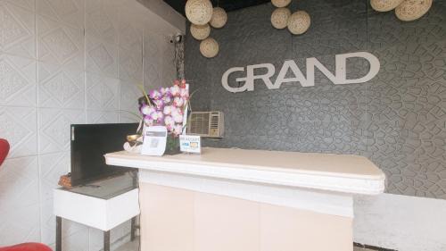 Balanga Bed & Breakfast | RedDoorz Premium at THE GRAND PENINSULA SUITES