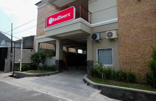 Colomadu Hotel | RedDoorz Syariah @ Klodran Solo