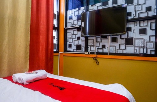 Colomadu Hotel | RedDoorz Syariah near Exit Toll Ngemplak Solo