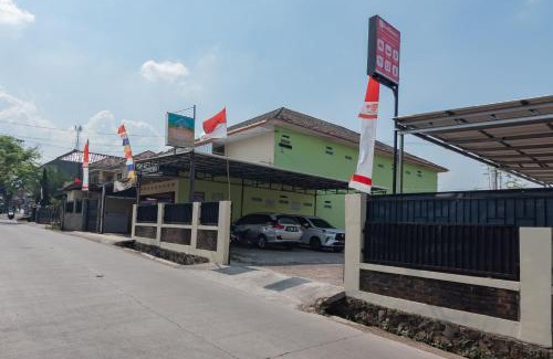 Cianjur Hotel | RedDoorz Syariah near Tugu Pandanwangi Cianjur