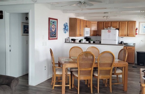 Oak Hill Cabin | Redfish Cabin - Sleeps 8 - Boat Dock & Ramp