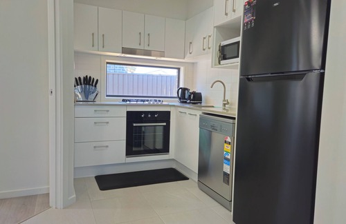 Sydney House | RedFlamesRetreat/Free WIFI & Parking/Family Friendly/Walk to Public Transport!