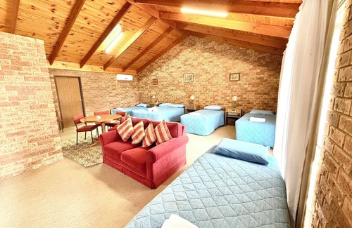 Mathoura Hotel | Redgum Motel