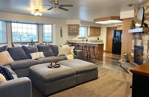 Spanish Fork House | RedHawk Retreat/nModern Hobby Farm Getaway