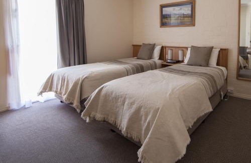 Cooma Hotel | Redhill Cooma Motor Inn
