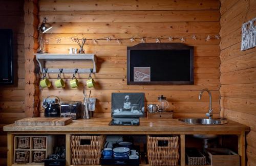 Ladybank Apartment | Redlands Country Lodge Apartments with Hot Tubs