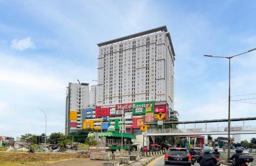 Jatinegara Apartment | RedLiving Apartemen Bassura City - Ens Room