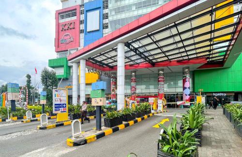 Jatinegara Apartment | RedLiving Apartemen Bassura City - Ens Room