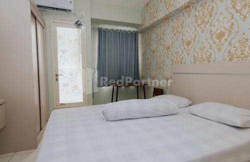 Gunung Putri Hotel | RedLiving Apartemen Podomoro Golf View - Queen Room Tower Dahoma
