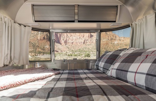 Moab House | Redrock Riverside Airstream 2 - Retro Airstream Glamping