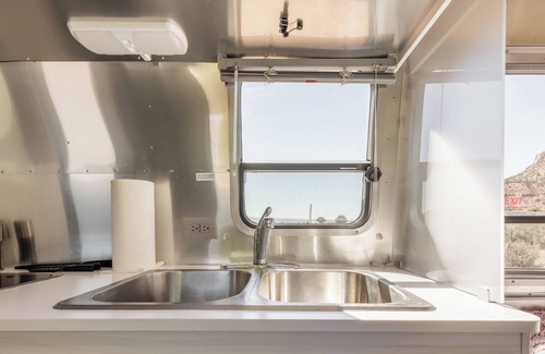 Moab House | Redrock Riverside Airstream 2 - Retro Airstream Glamping