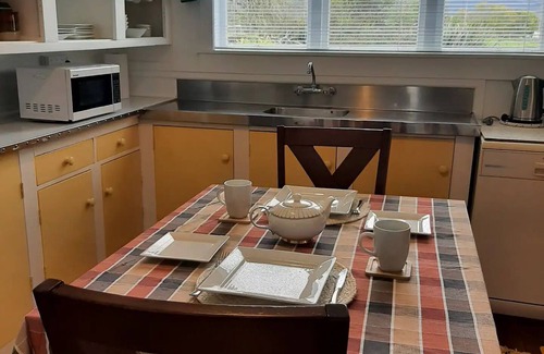 Matatoki House | Redwood: 3-bedroom country bungalown