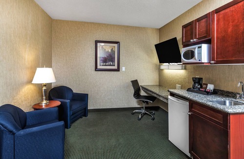 Clairmont Hotel | Redwood Inn & Suites - Grande Prairie