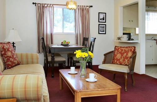 Ferndale Hotel | Redwood Suites