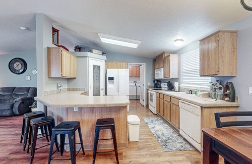 Winchester Bay House | Reedsport Coastal Retreat: Adventure Awaits You Near the Ocean