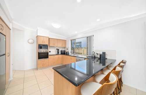 Scarborough Apartment | "Reef Point Retreat" - Scarborough Q 4020