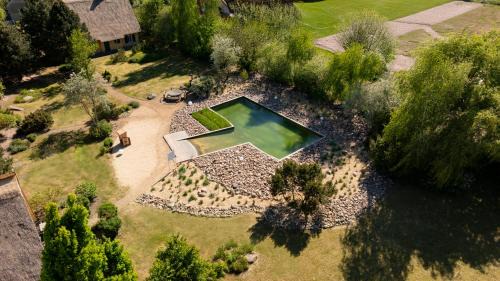 Krienke House | Reetdachhaus Kranich mit Schwimmteich in Krienke
