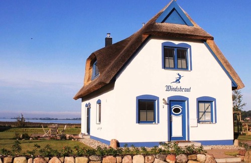 Juliusruh Apartment | Reetdauchhaus Windsbraut - directly behind the dike! - Wind bride