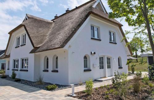 Lobbe Villa | Reetperle Lobbe - Ferienhaus mit Sauna (F 650)