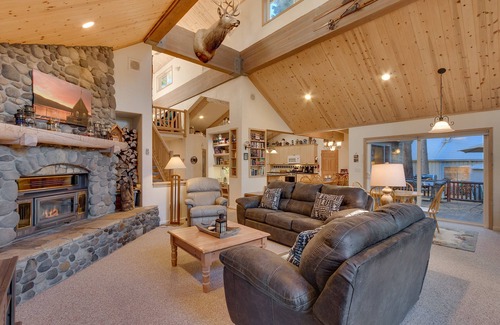 Chamberlands House | Ref-Nest: 6 BR, 3 BA in Tahoma, Sleeps 16