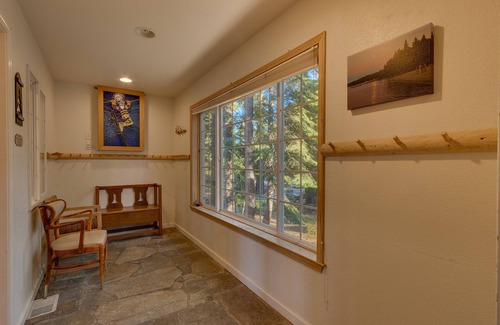 Chamberlands House | Ref-Nest: 6 BR, 3 BA in Tahoma, Sleeps 16