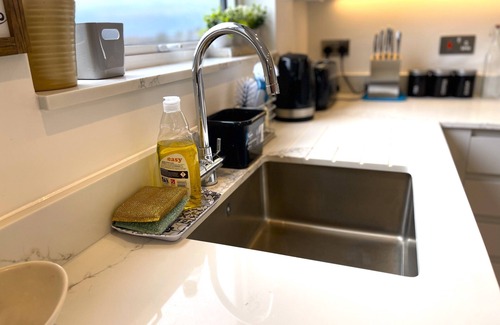 Rickmansworth Apartment | Refined Living with Free Wi-Fi and Parking