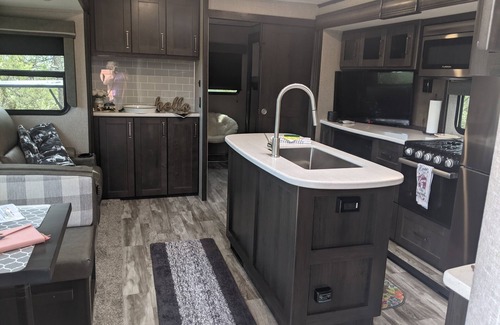 Hot Springs House | Reflection 37ft RV @EvansCliff w/Hot Tub on Deck, Beautiful Canyon Overlook!