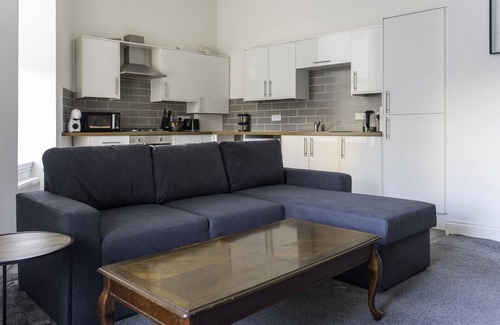 Airdrie Apartment | Refreshing Modern Apartment in Airdrie