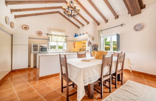 Ponte de Sor Apartment | Refreshing poolside escape in Ponte de Sor