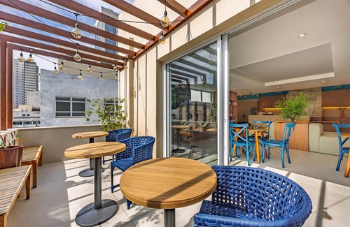 Leme Apartment | Refuge a Few Steps From Copacabana Beach | Q8