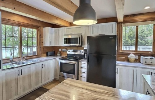 Nominingue Ski Chalet | Refuge du Grand Pic waterfront great lake Nominingue Golf, biking, mountain biking, fishing