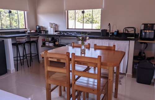 Aiuruoca Ski Chalet | Refuge in the mountains/near the trail to Pico do Papagaio Garcias Peak and Waterfall